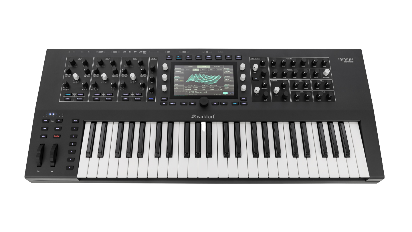 16-stimmiger, duo-timbraler Multi-Waveform Synthesizer mit polyphoner Aftertouch Tastatur 